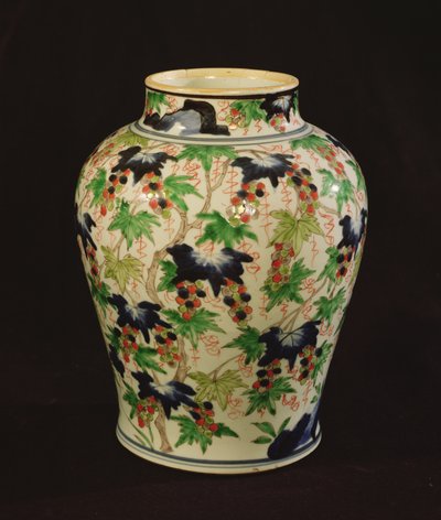 罐装葡萄藤和葡萄串（陶瓷） 作者 Qing Dynasty Chinese School