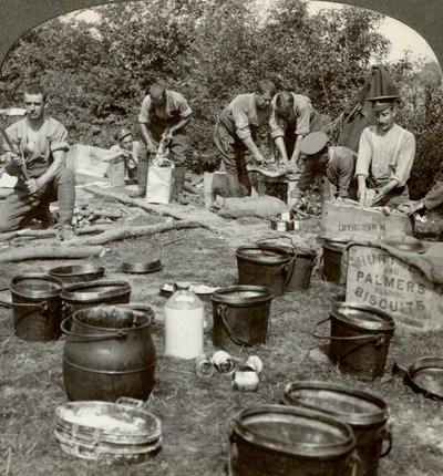 军队厨师准备一顿饭，第一次世界大战，1914-1918年。 作者 现实旅行社