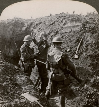 第一次世界大战，1914-1918年，讯问德国囚犯以获取信息。 作者 现实旅行社