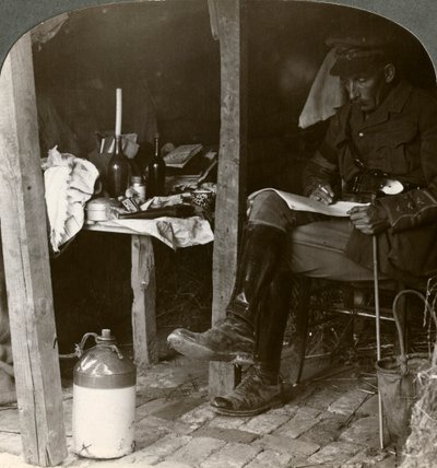 第一次世界大战，1914-918年，一名士兵在一个乡巴佬中研究细节 作者 现实旅行社