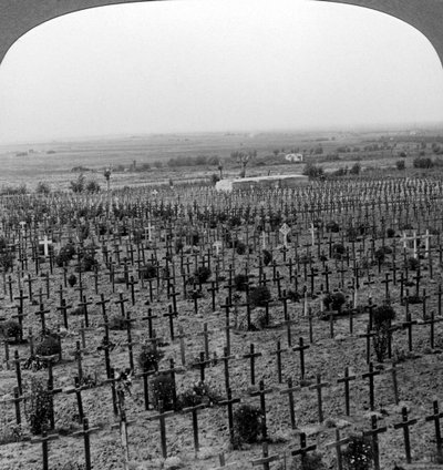 泰恩婴儿床公墓，比利时Passchendaele Ridge，第一次世界大战，c1918-1919。 作者 现实旅行社