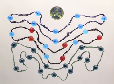 三股彩色玻璃和模制磨砂玻璃胸针（“鱼”；“泊松”） 作者 勒内·朱尔斯·拉利克