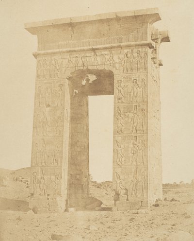 托勒密-菲罗梅德之门，公元前180年，卡尔纳克，约1856年。 作者 罗伯特·默里。