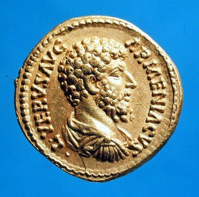 Aureus（正面）有Lucius Verus（公元161-公元169年）的半身雕像，垂肩带帽。(金)铭文。l vervs avg armeniacvs 作者 小说