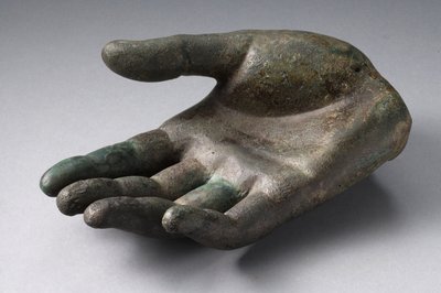 手（青铜） 作者 Roman