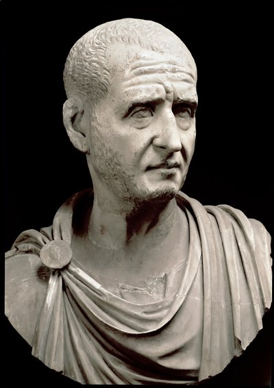 图拉真十 (Trajan Decius) 的大理石半身像（公元 200-251 年） - 罗马，国会大厦博物馆 - 图拉真皇帝的半身像（公元 201-251 年） - 大理石雕塑 - 罗马，国会大厦博物馆 作者 小说