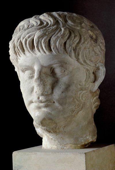 尼禄 (Nero Claudius Caesar augustus Germanicus) 的大理石头 (37-68 AD) 罗马，Museo Nazionale Romano - 尼禄皇帝的半身像 (Nero Claudius Caesar augustus Germanicus) (37-68 AD) - 大理石雕塑 - Musei Capitolini，罗马，意大利 作者 小说