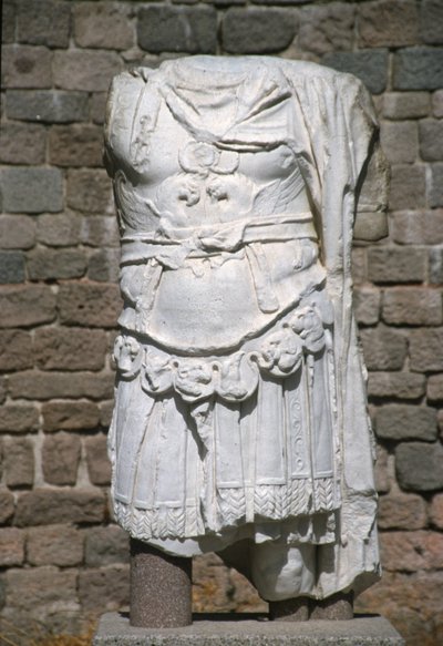 哈德良皇帝雕像的遗骸 作者 Roman