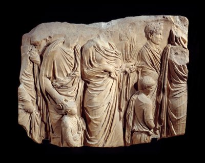 Roman art: fragment of architectural relief in marble from the procession of the Ara Pacis Augustae (altar of peace): procession, during a sacrifice, of figures in toga and children. Around 13-9 BC. Find in Rome (Champ de Mars Palais Fiano) Sun. 1,1x1,4 m  作者 小说