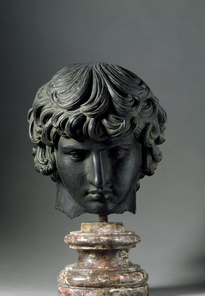 罗马艺术：代表哈德良皇帝的年轻情人 Antinous（或 Antinoo，约 110-130 年）。 青铜雕塑。 佛罗伦萨，考古博物馆 作者 小说