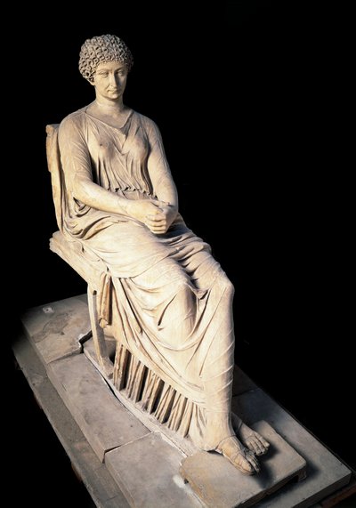 罗马艺术：日耳曼尼库斯的妻子阿格里皮纳 "阿尼"（Agrippina）（公元前14-33）的雕像。大理石雕塑。公元1世纪。那不勒斯，国家考古博物馆 作者 小说