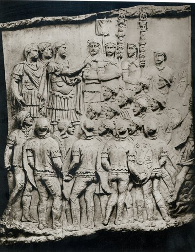 图拉真（98-117）地址军队，取自公元113年的Trajans专栏（石膏） 作者 小说