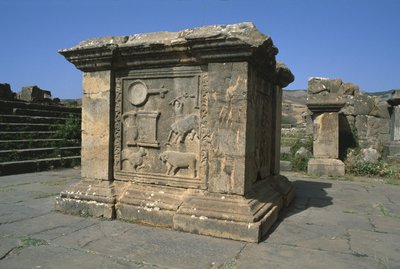 历史悠久的建筑片段，高帝国时期（公元前27年 - 公元395年） 作者 Roman Imperial Period