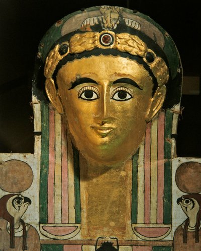 Crates的木乃伊头像，来自底比斯的Deir el-Medina，2世纪中叶（彩绘麻布和镀金灰泥）。 作者 罗马时期 埃及人