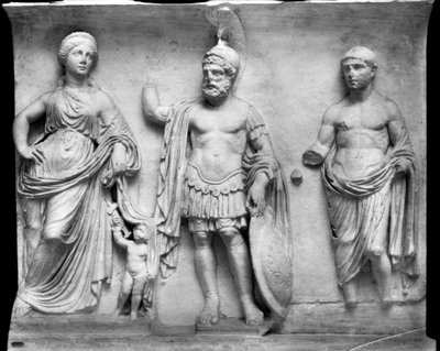 金星、火星和 Divus Julius（大理石）（黑白照片） 作者 罗马罗马