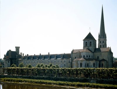 罗马式艺术：建于 11 世纪的 Saint Savin-sur-Gartempe (Saint Savin-sur-Gartempe) 大教堂的景色。 圣萨文，维也纳 作者 罗马式
