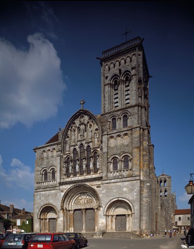 立面的视图。 圣玛丽亚抹大拉大教堂（Sainte Marie Madeleine (1096-1106), Vezelay, Yonne 作者 罗马式