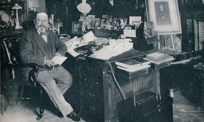 爱德华七世国王在伦敦马尔堡大厦的书房中，c1904 1911年 作者 Russell and Sons