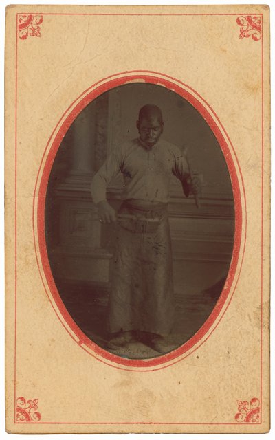 手持工具的男子肖像，约 1875 年（照片1875 年（照片） 作者 萨拉·卢斯·拉里默