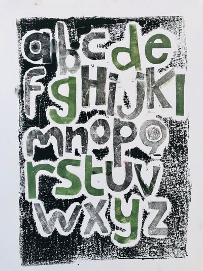 Alphabet, 2020,(monoprint) 作者 莎拉·汤普森·恩格斯