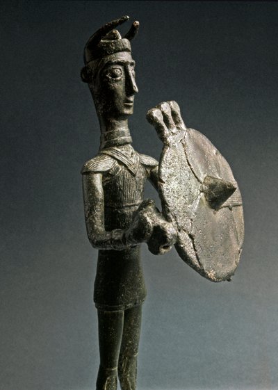 Nuragic 文化 (nuraghi) 撒丁岛：带盾的战士青铜雕像。 公元前 8-7 世纪。 罗马史前民族志“路易吉·皮戈里尼”国家博物馆 作者 撒丁岛的努拉克文明
