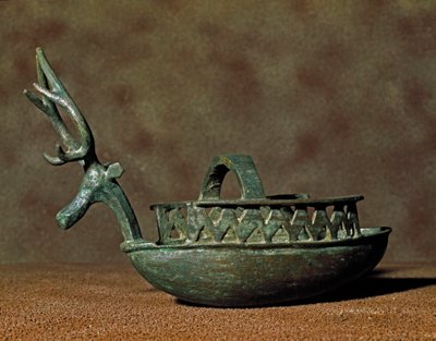Nuragic 文化 (nuraghi) 撒丁岛：船形雕塑，青铜鹿头雕像。 公元前 8-7 世纪。 卡利亚里，国家考古博物馆，撒丁岛，意大利 作者 撒丁岛的努拉克文明
