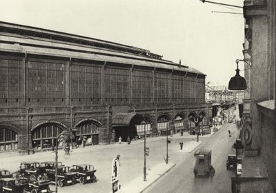 柏林：Bahnhof Friedrichstrasse； 弗里德里希大街车站（黑白照片） 作者 萨沙·斯通（Sasha Stone）