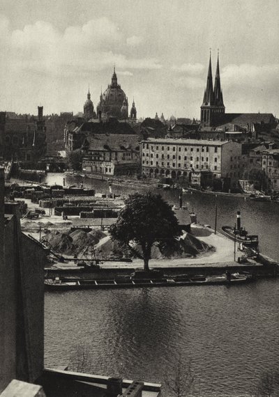 Berlin: Blick uber die Spree zum Muhlendamm; View of the Spree and the Muhlendamm (b/w photo) 作者 萨沙·斯通（Sasha Stone）
