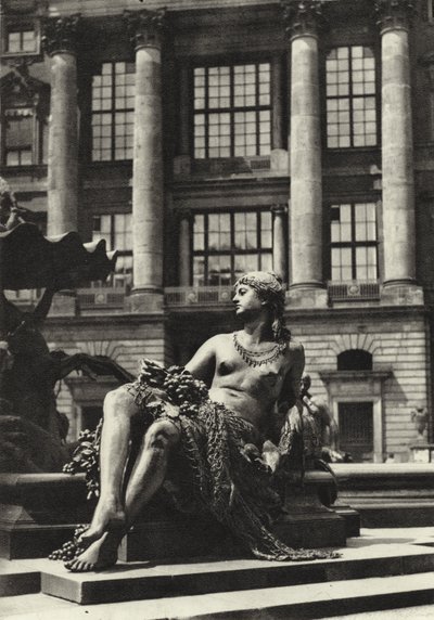 Berlin: Partie vom Schlossbrunnen; Detail of the R Castle Fountain (b/w photo) 作者 萨沙·斯通（Sasha Stone）