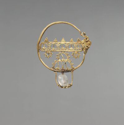 镂空耳环，早期拜占庭时期，600-800（金质，带岩石水晶珠 作者 拜占庭学校