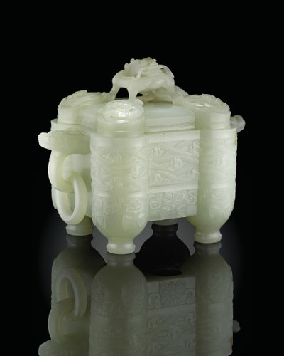 乾隆时期（1736-95年）土鲁的古器皿和表皮（淡青瓷玉）（另见619015） 作者 学校中文