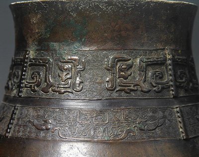 铸造装饰的胡瓶（青铜）的细节（272172的细节）（另见272174）。 作者 学校中文