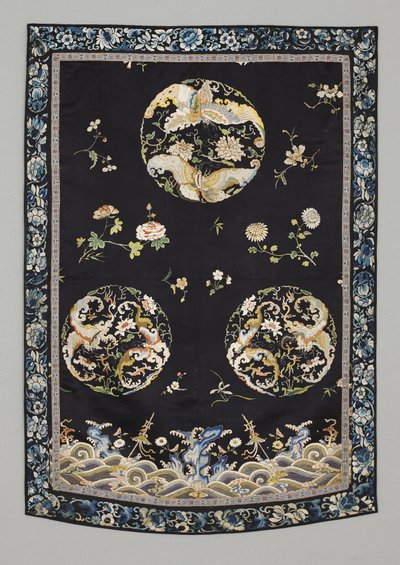 悬挂，c.1750-1800（丝绸与刺绣（缎纹），本色 和合成染料） 作者 学校中文