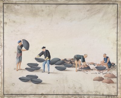 拿走模具，拿出上好的圆底锅"，中国的铸铁制造，约 1820 年（纸面水彩画） 作者 学校中文