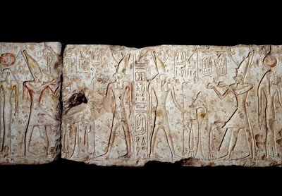 古埃及艺术。拉美西斯二世向奥西里斯献祭。来自阿比多斯（公元前1279-1213年）的石灰岩低浮雕，第19王朝。新帝国。巴黎，卢浮宫博物馆 作者 School Egyptian