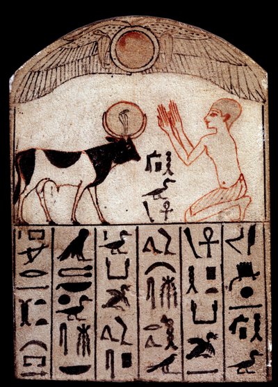古代艺术：Serapeum 石碑（彩绘石灰石）。 崇拜阿比斯神。 彩绘石灰石雕塑，低时期（公元前 664-332 年），埃及。 巴黎，卢浮宫 作者 埃及学校