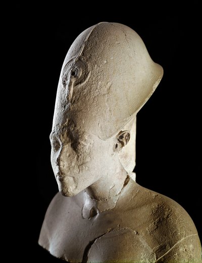 法老Akhenaton（阿梅诺菲斯四世）的半身像。第18王朝（公元前1550-1295年）。来自Tell el Amarna。巴黎，卢浮宫博物馆 作者 埃及学校