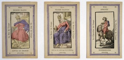 用国王（金发男子）、皇后（金发女子）和骑手（完成）杯玩的旧牌。伊西-莱-穆利诺的卡迪尔博物馆。 作者 法语学校