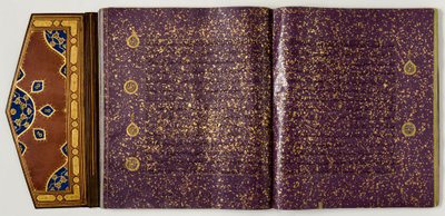 古兰经，约1450-60年（皮革和纸张，墨水和金色） 作者 学校伊朗人