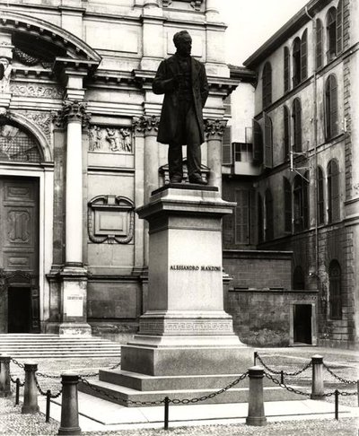 亚历山德罗-曼佐尼（1785-1873）纪念碑（青铜）（黑白照片）。 作者 学校意大利语