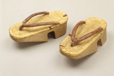 男孩木屐凉鞋（木质和皮革） 作者 日本学校