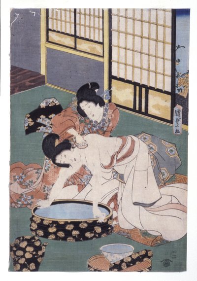 同伴为妇女擦去颈肩上的粉末（彩色木刻画） 作者 学校日语