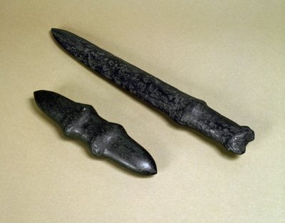 公元前4500-3700年绳文时期的匕首刀刃和石匕首 作者 日本学校