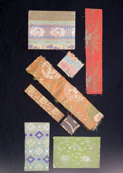用于制作腰带、和服、No服装和祭司Kesa服装的织物碎片 作者 日本学校