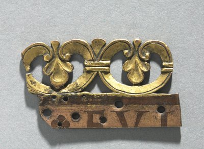 一座圣殿神殿的装饰纹章的碎片，约1165年至1180年（镀金铜，埃米尔布鲁（棕色珐琅）） 作者 莫桑学校