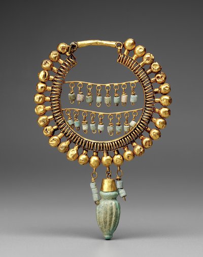 耳环，公元前 550-330 年（黄金和彩陶） 作者 School Persian