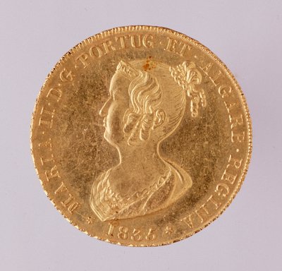 葡萄牙王后玛丽亚二世 (Mary II) (1819-1853) 1835 年的金冠。 3,1 厘米那不勒斯，考古博物馆 作者 葡萄牙语学校