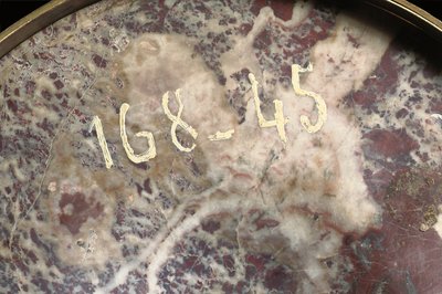 一对花瓶之一的细节，约1790年（碧玉和ormolu） 作者 学校俄语