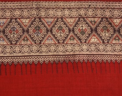 Detail of a phaa sin, Chiang Mai (silk) 作者 泰语学校