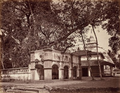 卡拉尼佛教寺院c。 1880年。 作者 斯科文公司